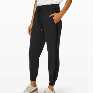 Lululemon On the Fly Jogger 28” *Velvet Trim - Size 6